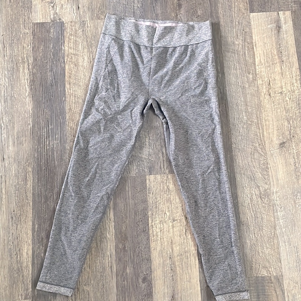 grey gymshark workout leggings w/ pale pink logo
